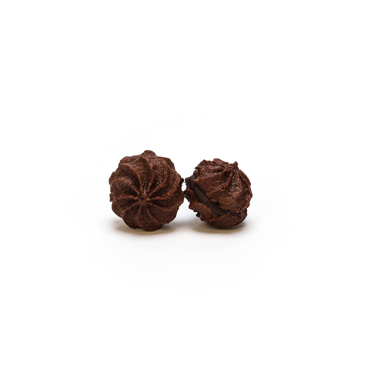 Baci di Castelletto uniti a mano con cioccolato fondente
